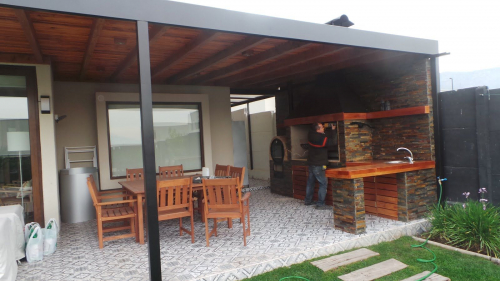 Construcción de terrazas en Macul.